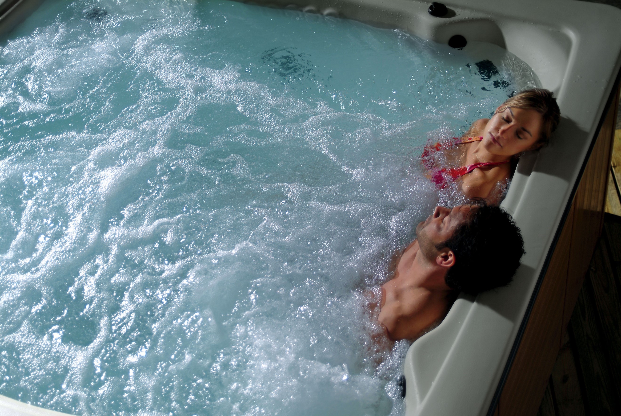 Hot Tubs in Grand Rapids MI Benefits Choosing the Right One and